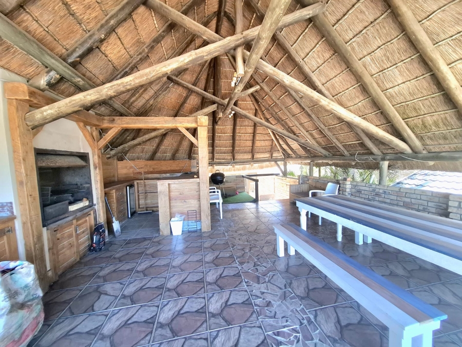 6 Bedroom Property for Sale in Gonubie Eastern Cape